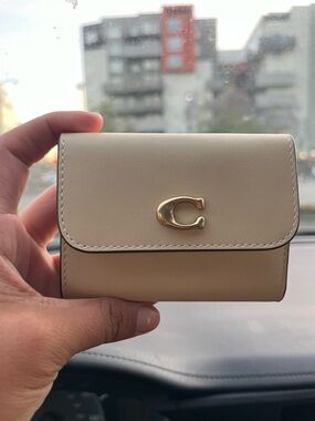 Coach Essential Card Holder Wallet in Brass/Vanilla Leather